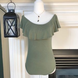 🌺Olive green ruffle off the shoulder bodysuit🌺